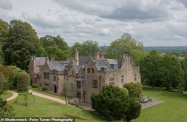 Clevedon Court is a 14th Century manor house which was bought and restorated by parliamentarian and Mayor of Bristol Sir Abraham Elton in 1709