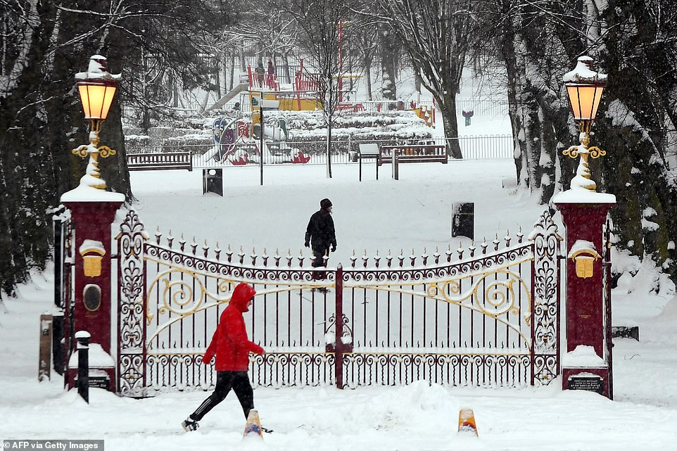 There were picturesque snowy scenes in Glasgow's Victoria Park this afternoon