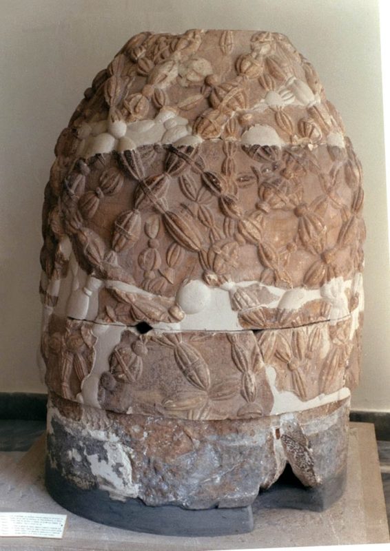 omphalos stone delphi hellenistic era