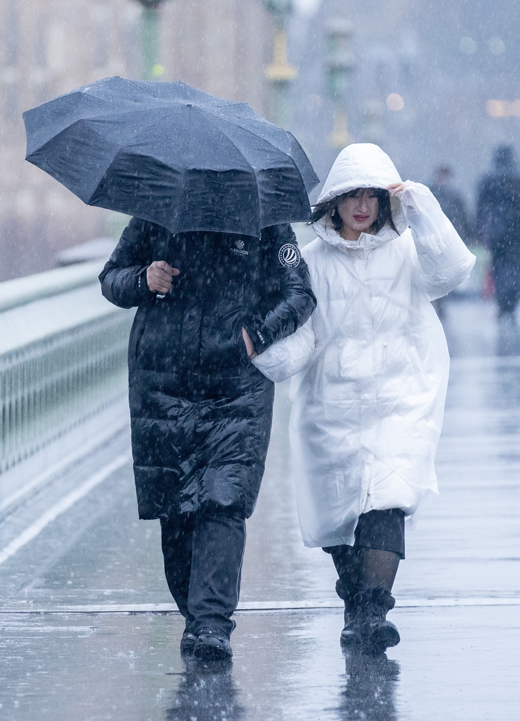 A heavy band of rain is expected to move across the UK on Thursday