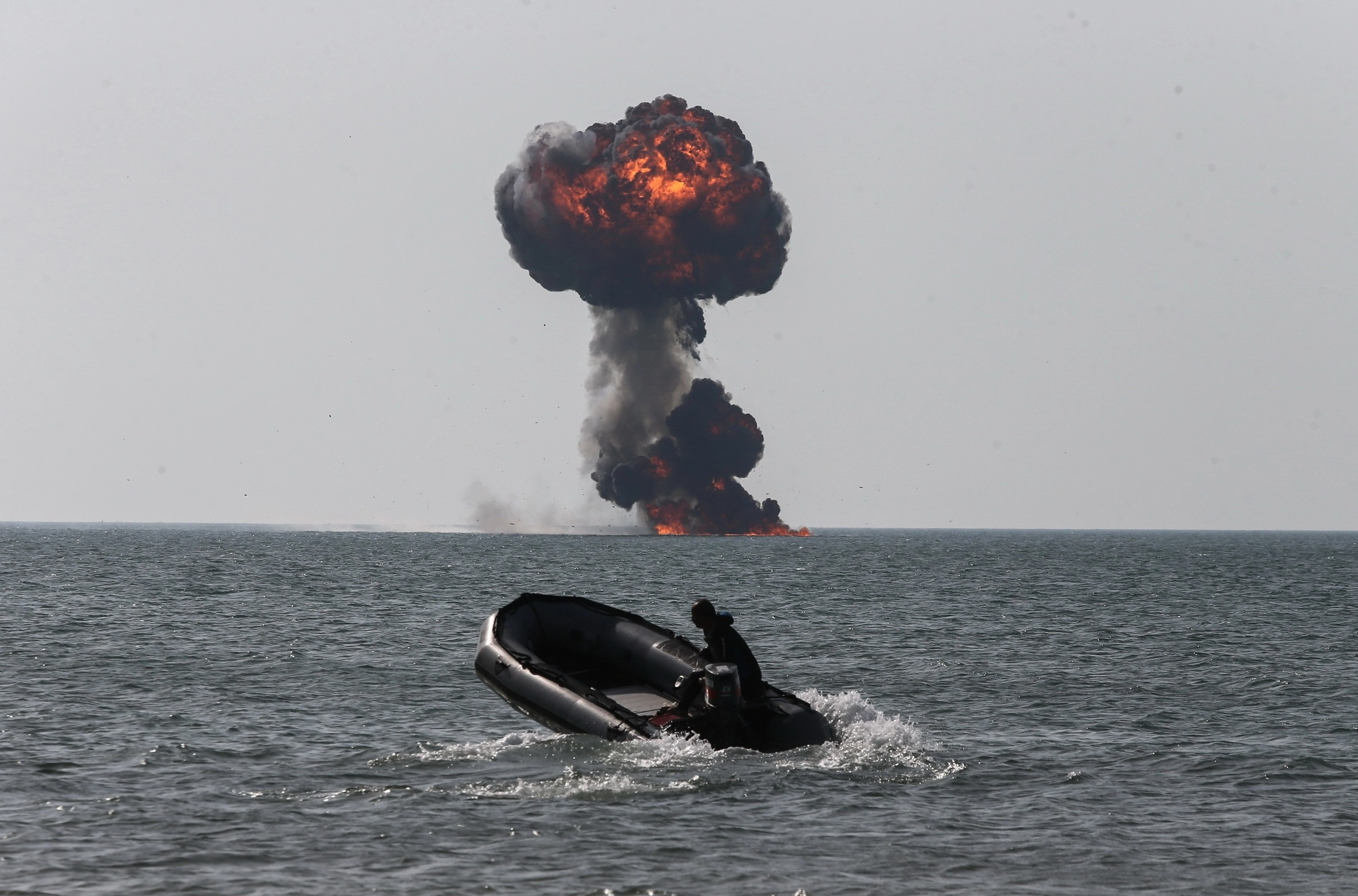 Commando units pictured participating in drills off the Gulf of Oman, fueling fears of a potential regional conflict